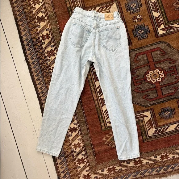 Vintage Lee's Women's Light Blue Straight Leg Jeans - Size 4 (25) - Picture 4 of 5